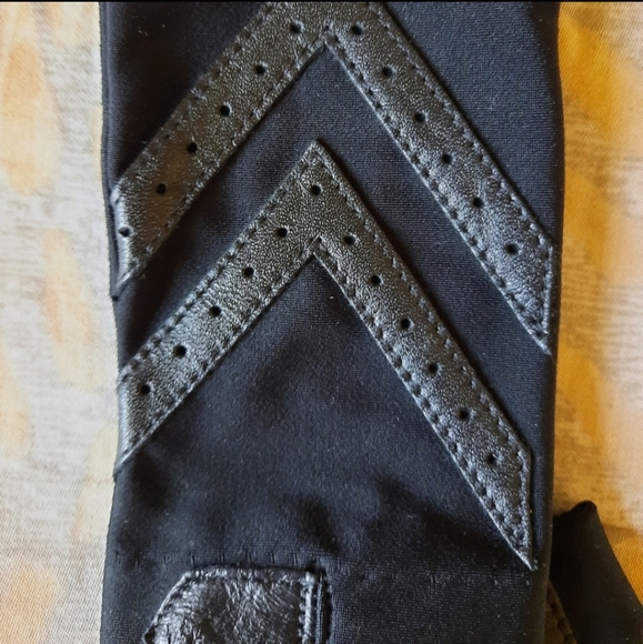 Women's stretch spandex black NWOT gloves. - Picture 5 of 9